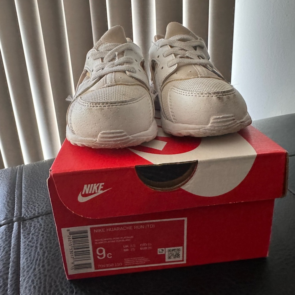 Nike white hurrache size 9